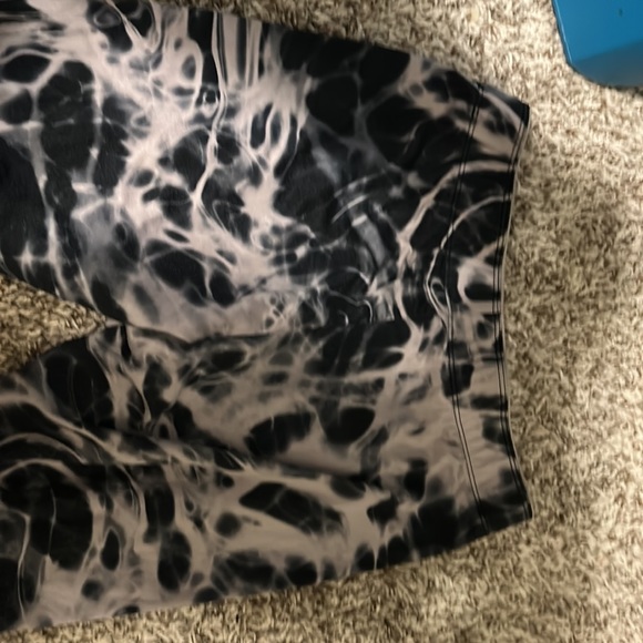 Small light light violet color like lilac nike capri workout shorts: see color - Picture 2 of 5